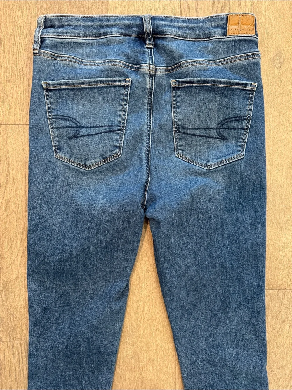 AE Next Level High-Waisted Jegging Comfort Stretch Womens 10 Regular Medium Wash